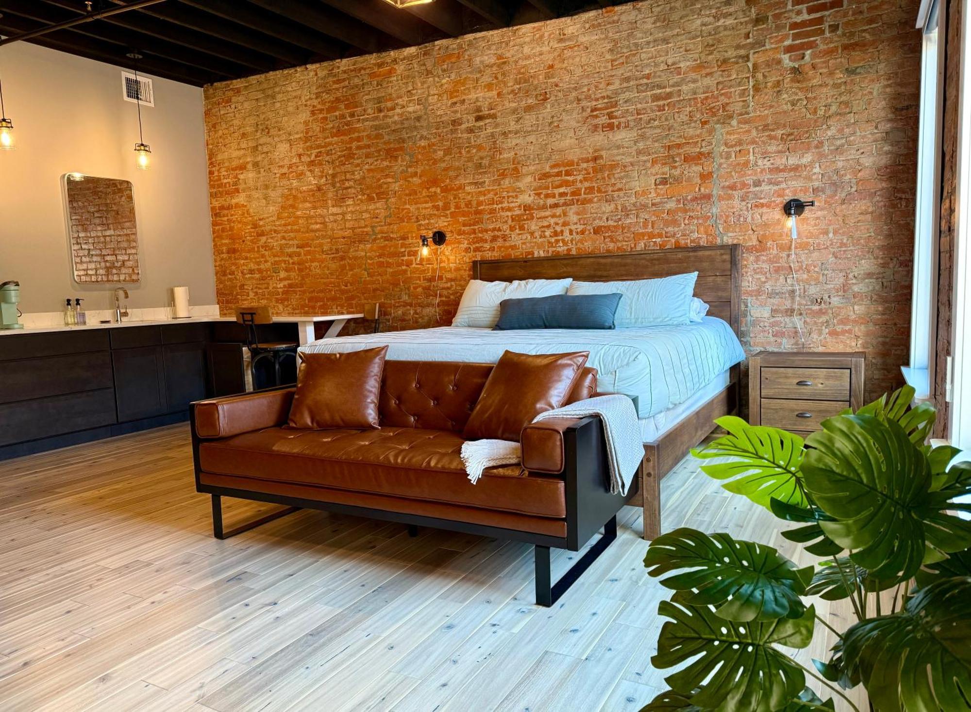 The Benjamin Hotel Watkins Glen Εξωτερικό φωτογραφία